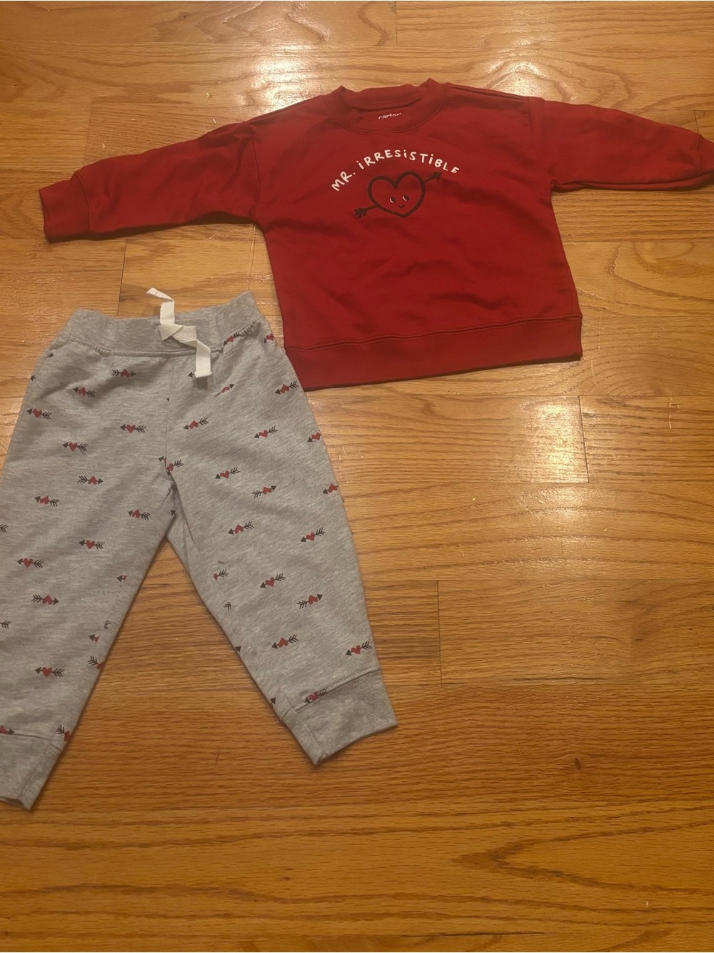 Cute NWOT Carter’s Valentine’s Day outfit for your little guy! ❤️